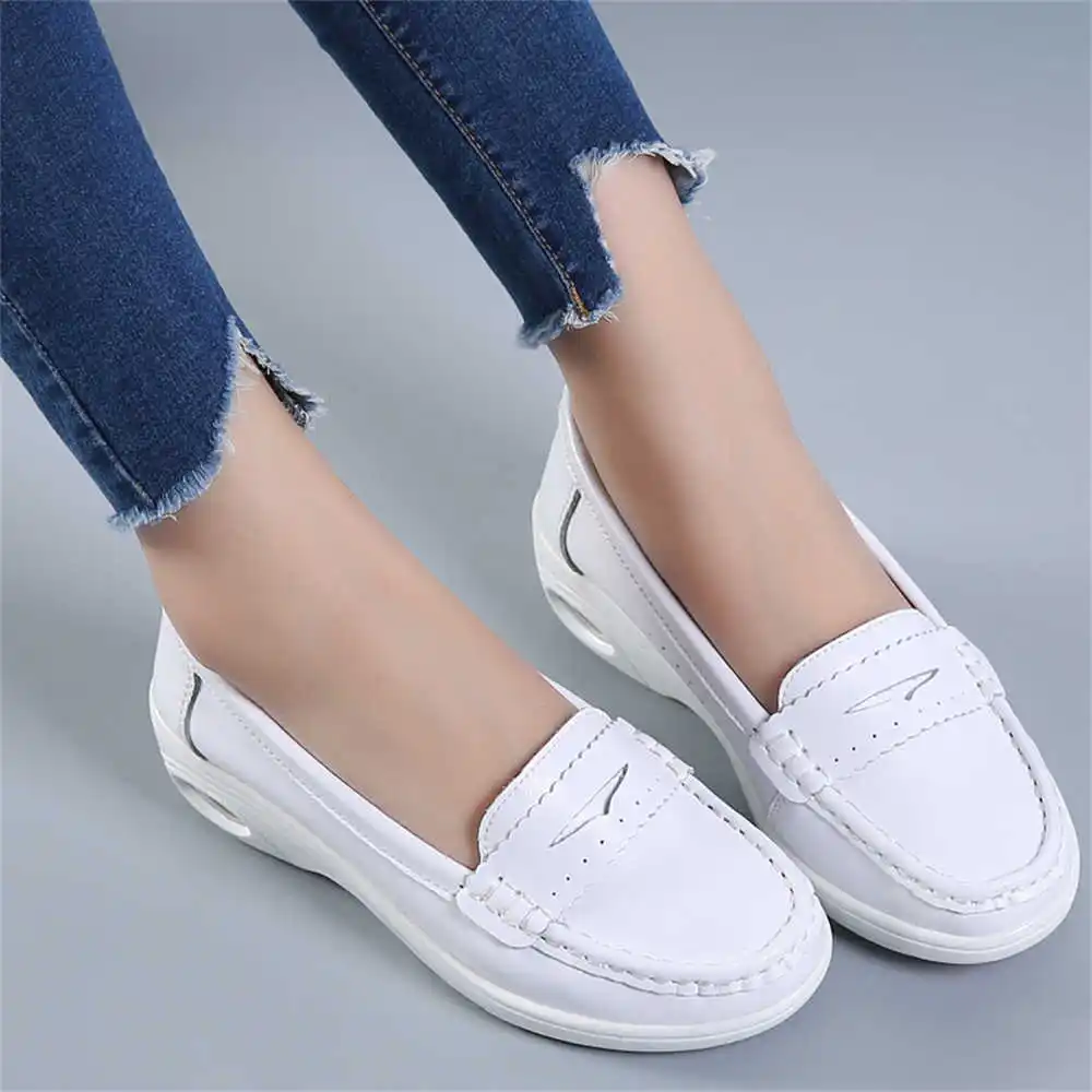 Thick Sole Slipon White Traine - مراجعة Tech Guy Accessories وسعره