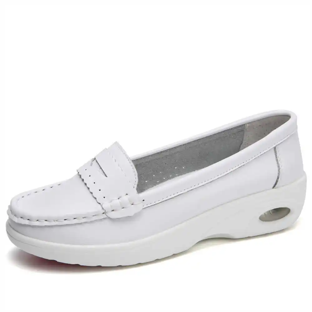 Thick Sole Slipon White Traine - مراجعة Tech Guy Accessories وسعره