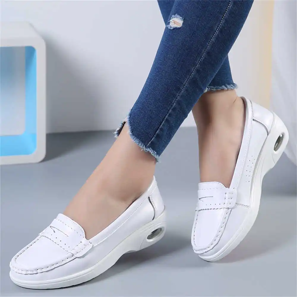 Thick Sole Slipon White Traine - مراجعة Tech Guy Accessories وسعره